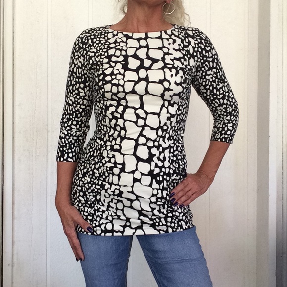 J. McLAUGHLIN CATALINA CLOTH BLACK AND WHITE ANIMAL PRINT TOP SMALL - Picture 2 of 9